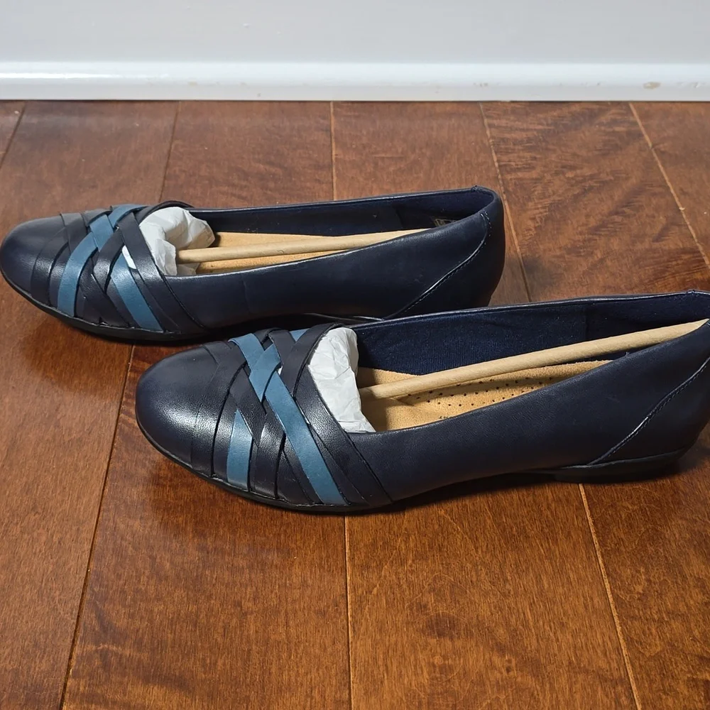 Clarks Sara Clover Navy Combination Leather Ballet Flats 6 NWT - Picture 7 of 11